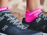 Шкарпетки Compressport Pro Racing Socks v4.0 Run Low - флуоресцентний/рожевий - T3
